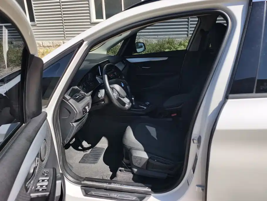 BMW 2 Series Active Tourer — миниатюра 9