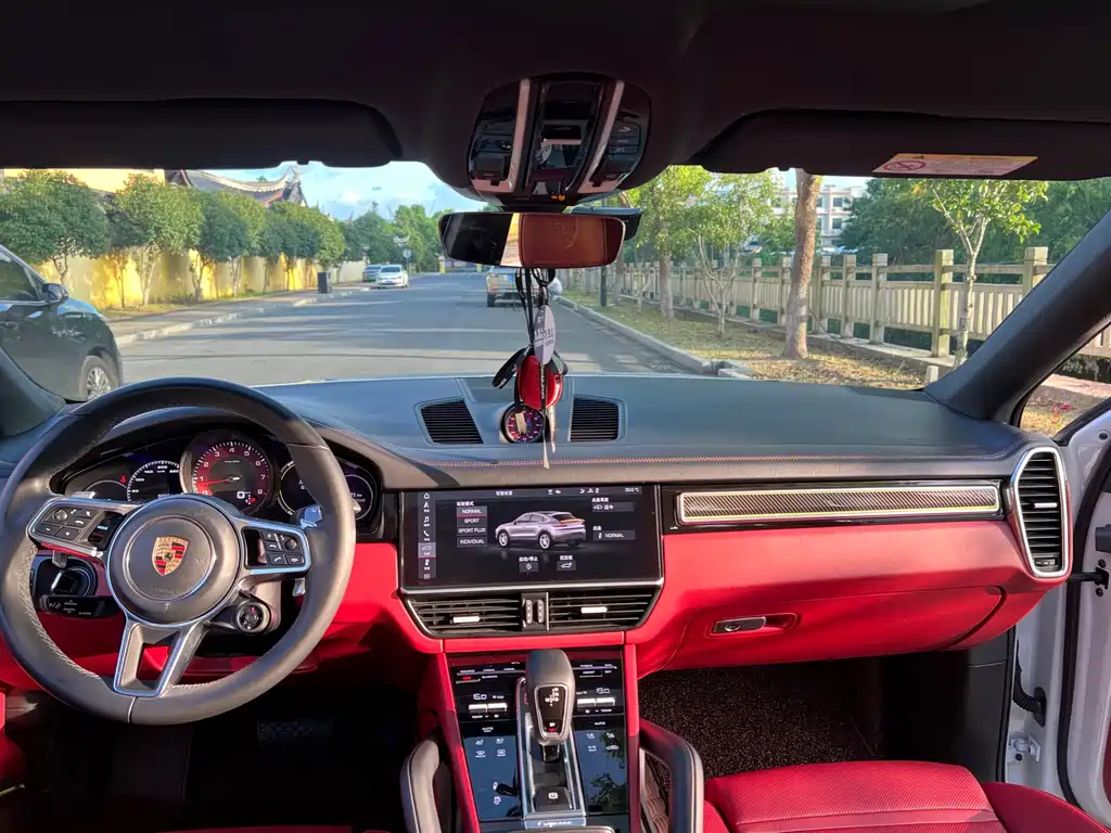 Porsche Cayenne — миниатюра 13