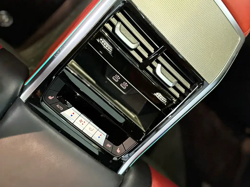 BMW 8 Series — миниатюра 14