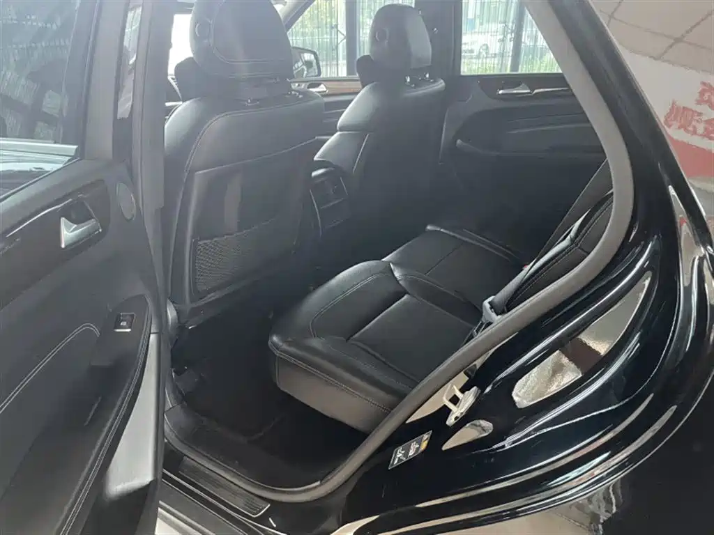 Mercedes-Benz M-Class — миниатюра 8