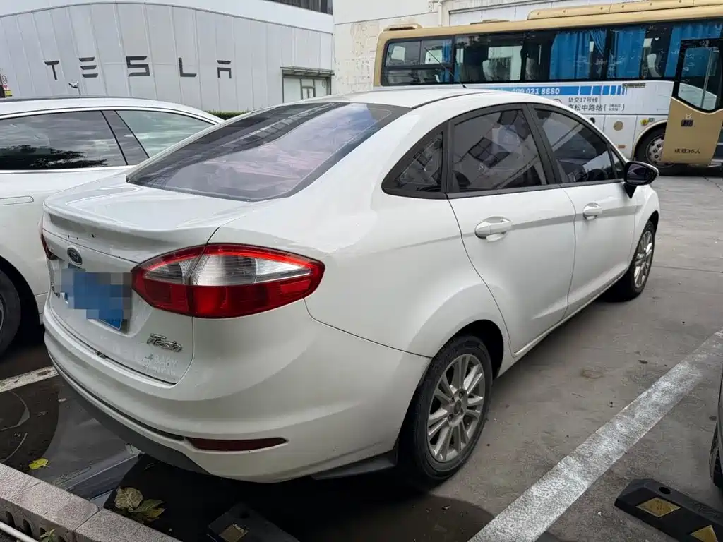 Ford Fiesta — миниатюра 10