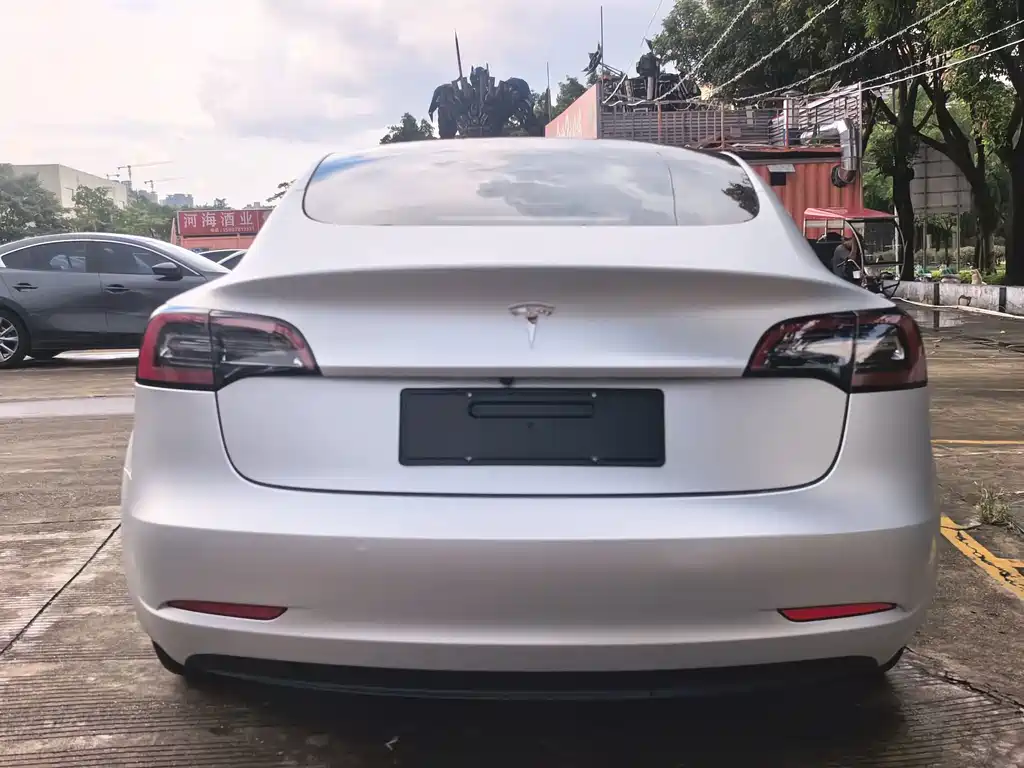 Tesla Model 3 — миниатюра 8