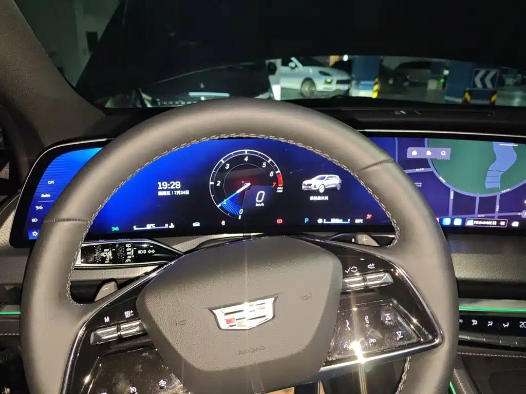 Cadillac XT5 — миниатюра 4