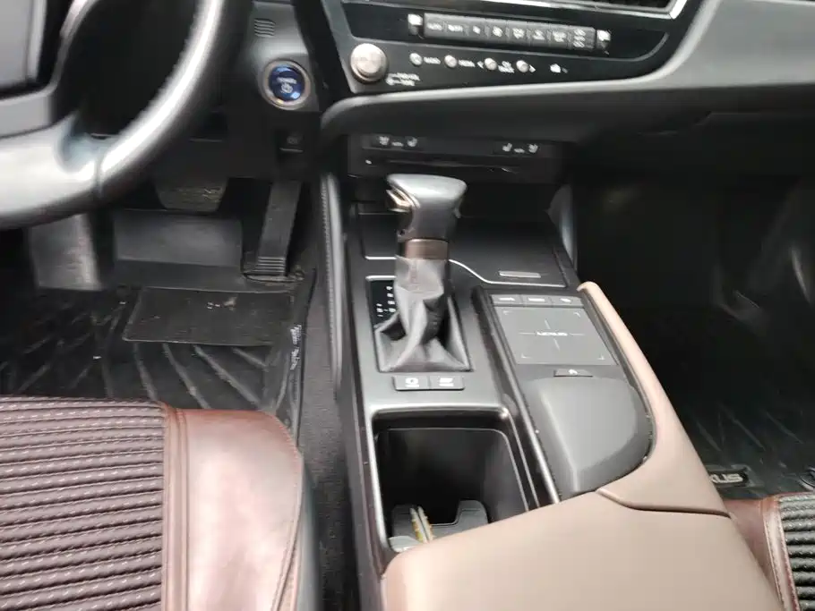 Lexus ES — миниатюра 15