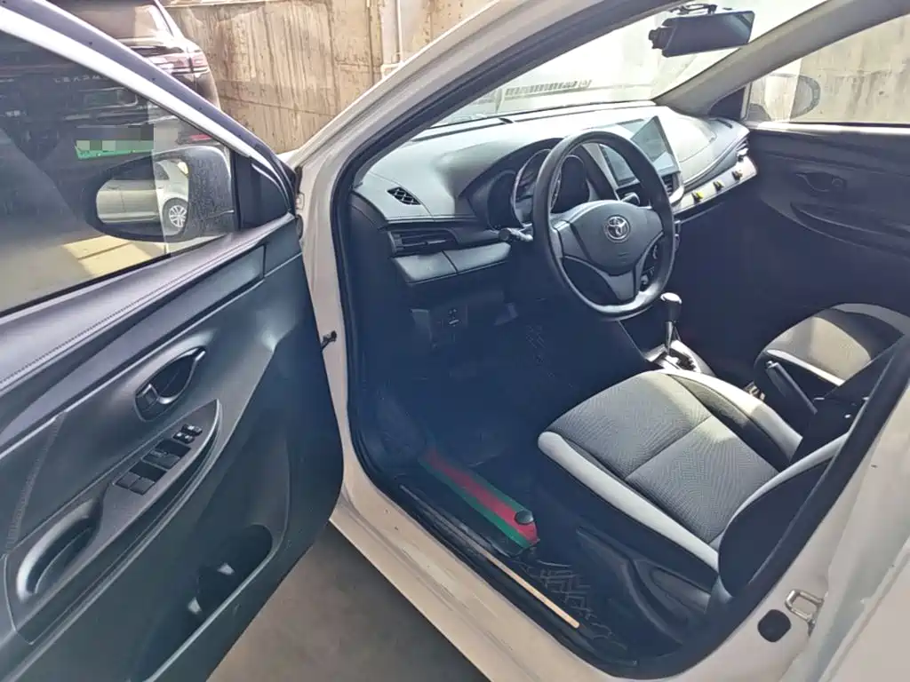 Toyota Yaris L — миниатюра 16