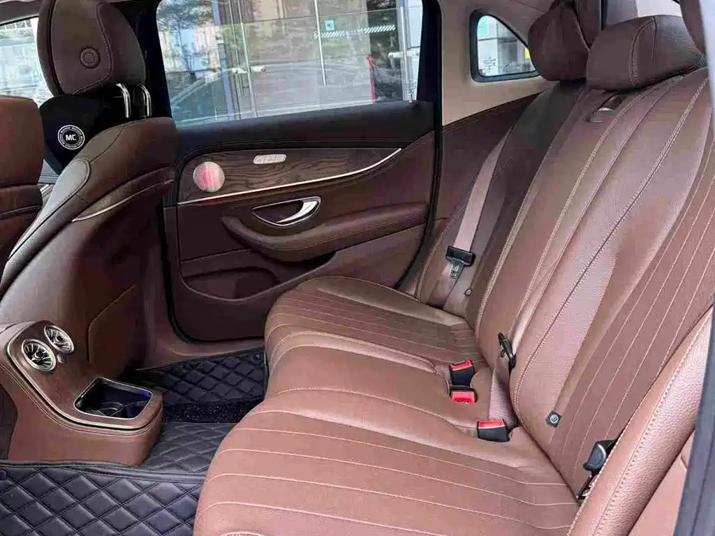 Mercedes-Benz E-Class — миниатюра 10