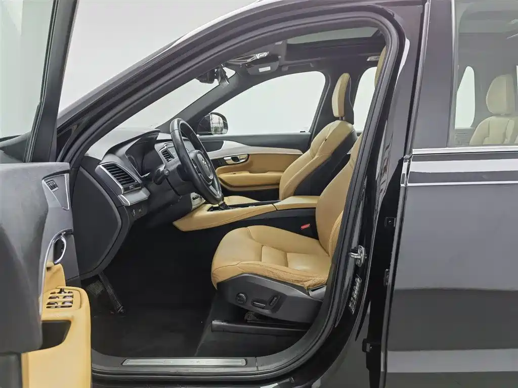 Volvo XC90 2018 T5 7 мест