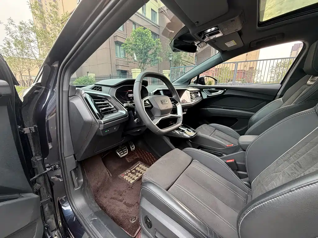 Audi Q4 e-tron — миниатюра 4
