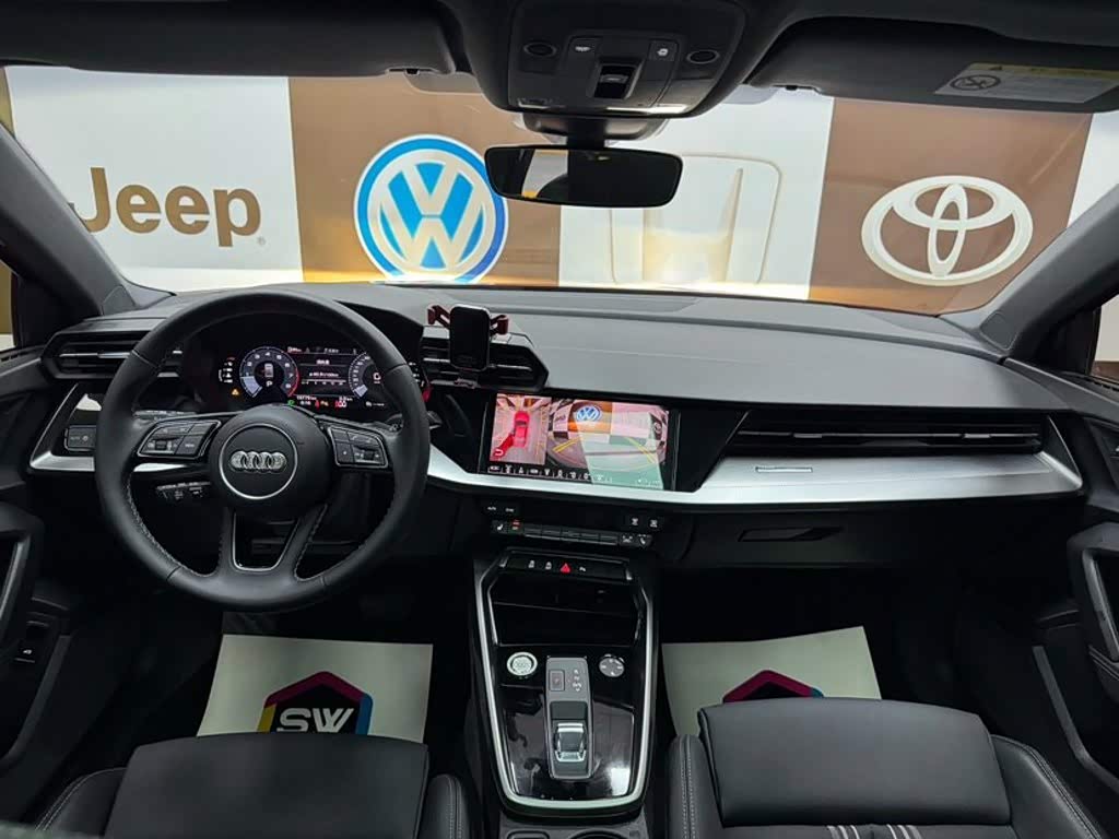 Audi A3 1.4 л 2023 г. красный/фиолетовый, пробег 19000 км