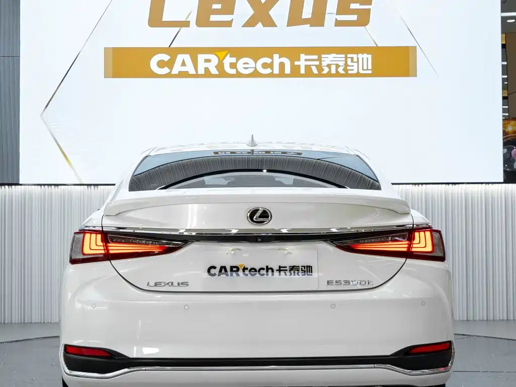 Lexus ES — миниатюра 5