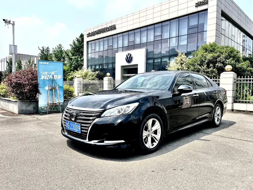 Toyota Crown 2016