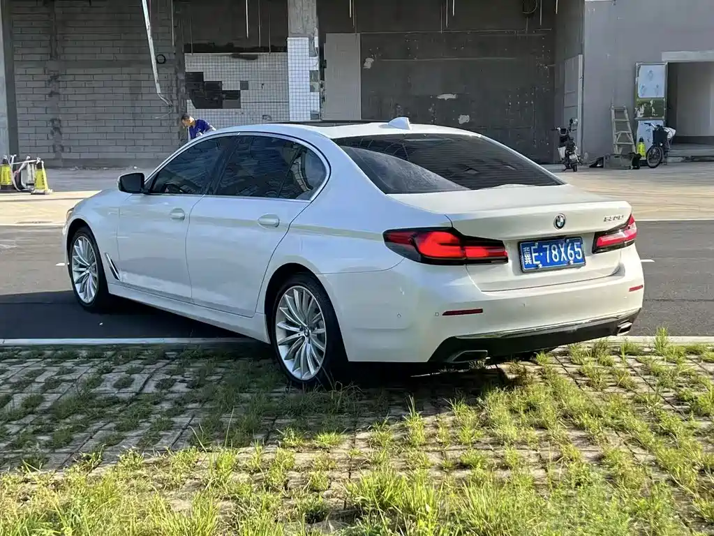 BMW 5 Series — миниатюра 3