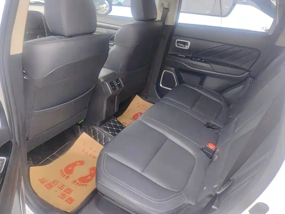Mitsubishi Outlander — миниатюра 11
