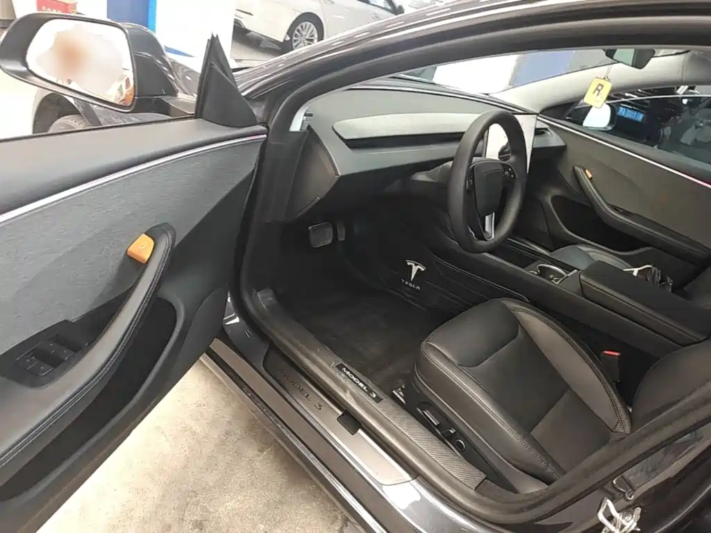 Tesla Model 3 — миниатюра 16