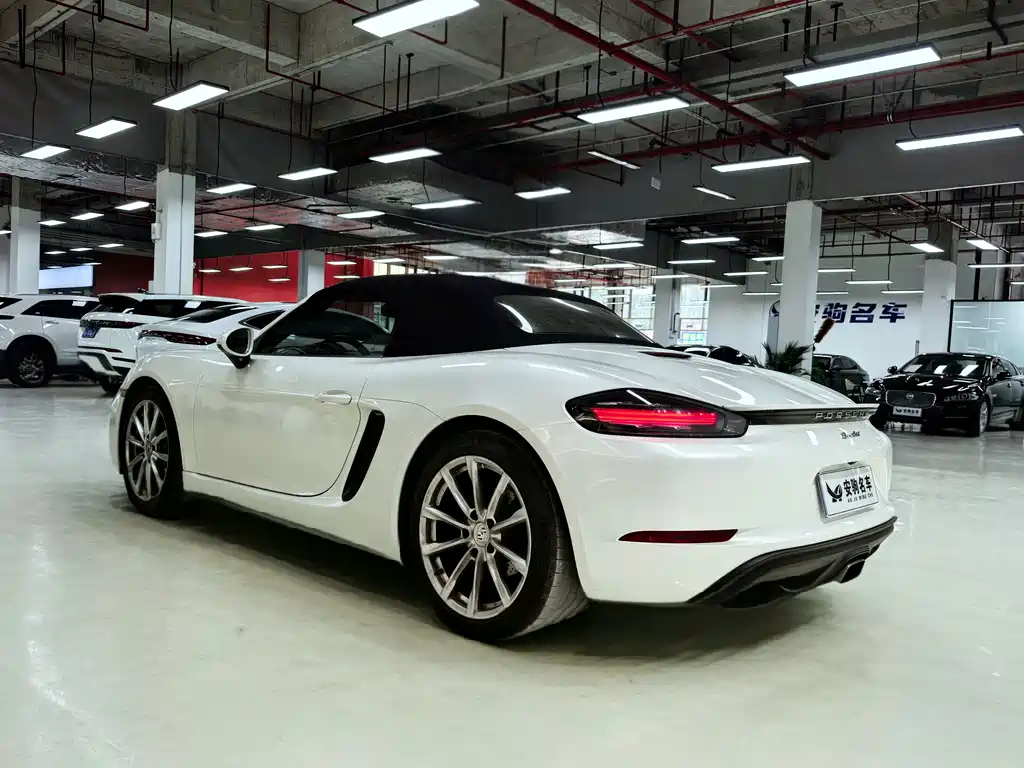 PORSCHE 718