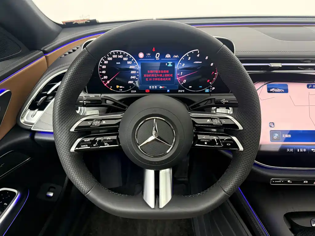 Mercedes-Benz E-Class — миниатюра 16