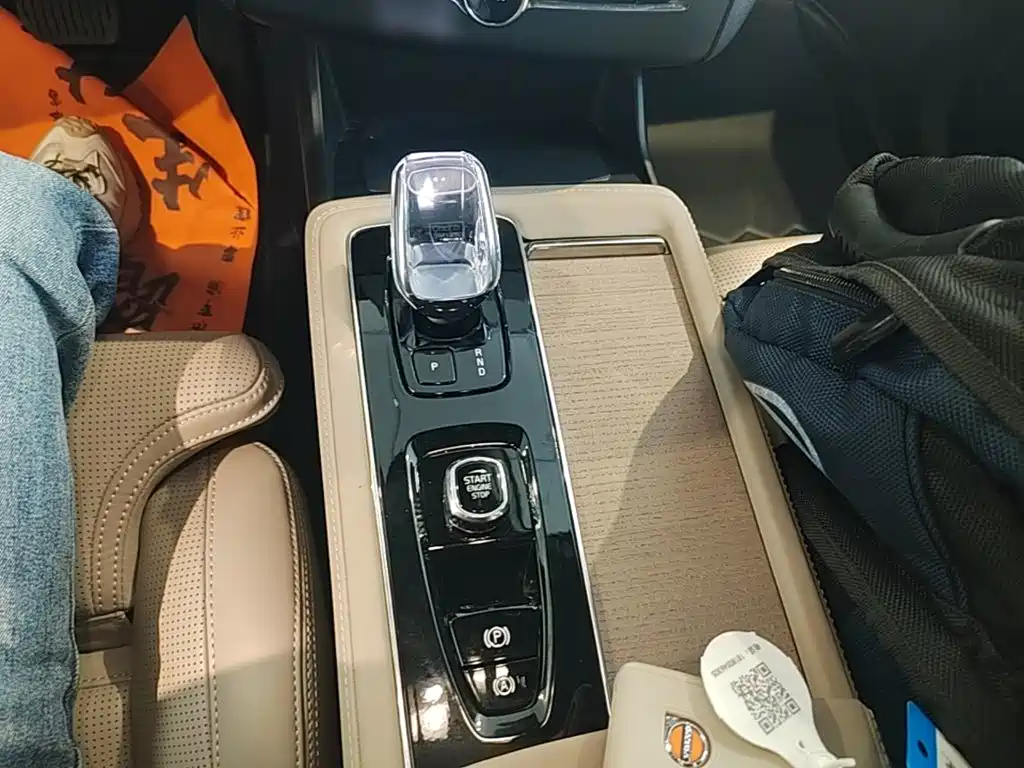 Volvo XC90 PHEV — миниатюра 14