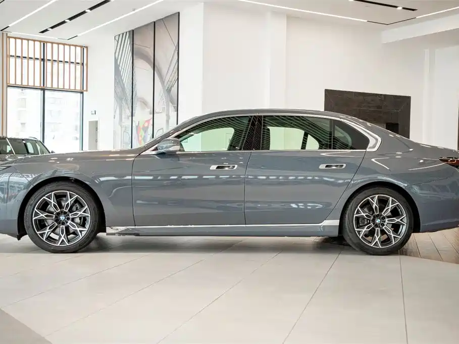 BMW 7 Series — миниатюра 5