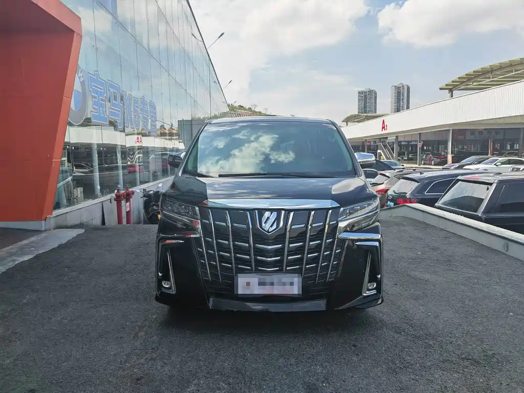 Toyota Alphard — миниатюра 2