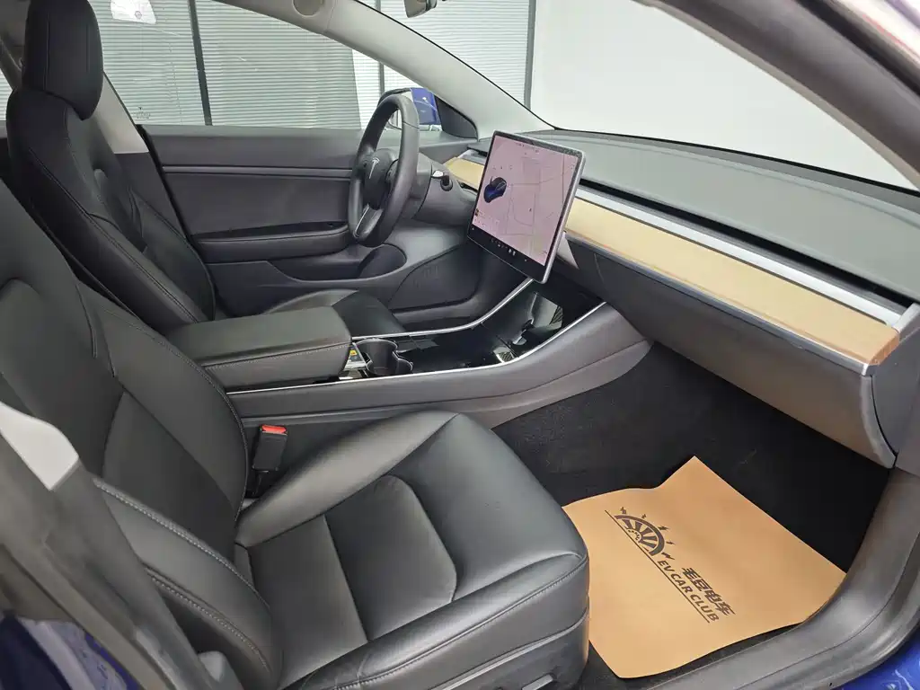 Tesla Model 3 — миниатюра 11