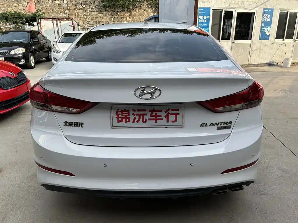 Hyundai Elantra — миниатюра 8