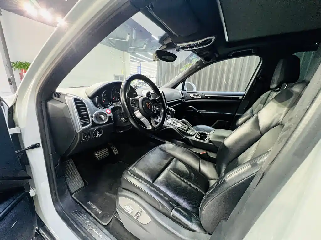 Porsche Cayenne — миниатюра 5