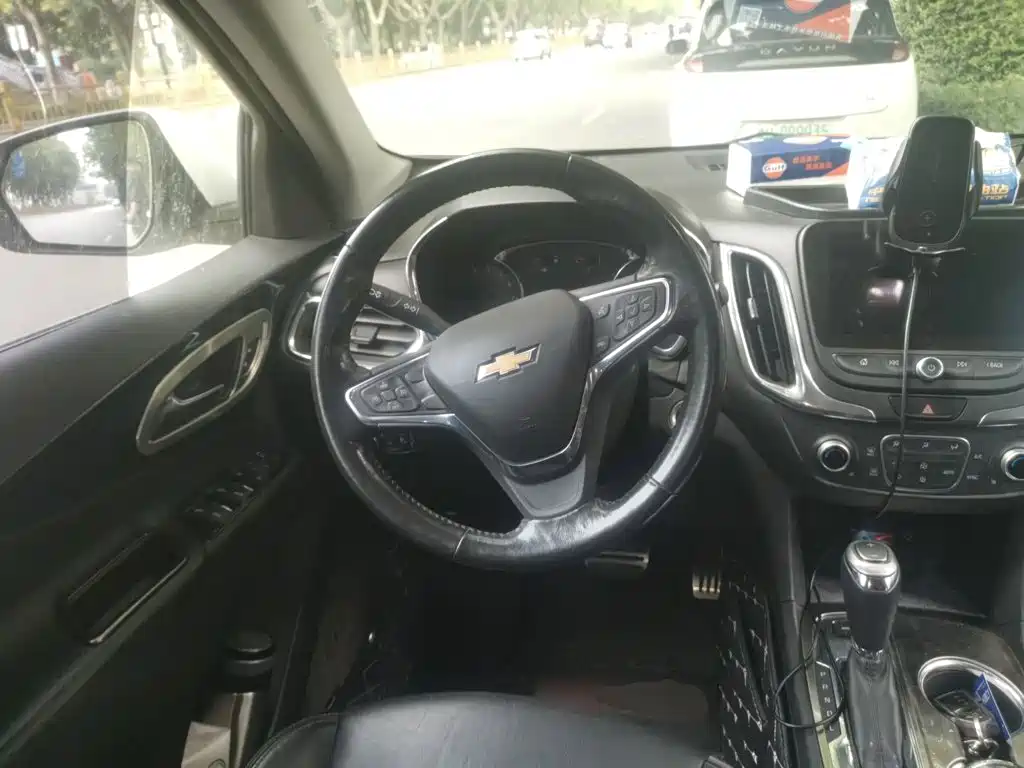 Chevrolet Equinox — миниатюра 11