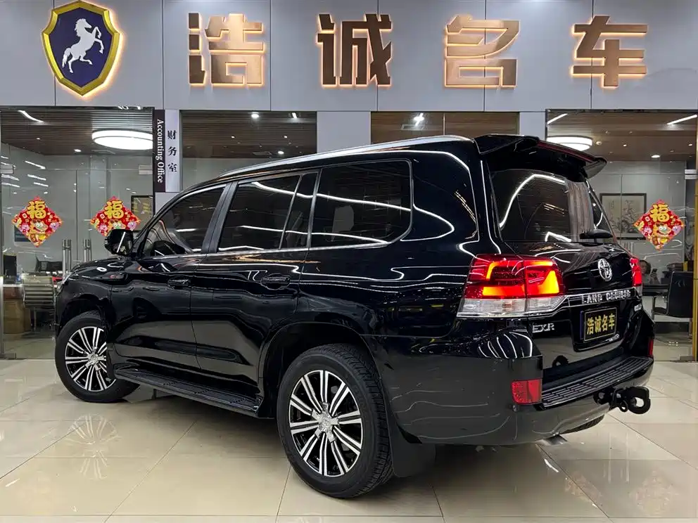 Toyota Land Cruiser 2017 5.7L AT