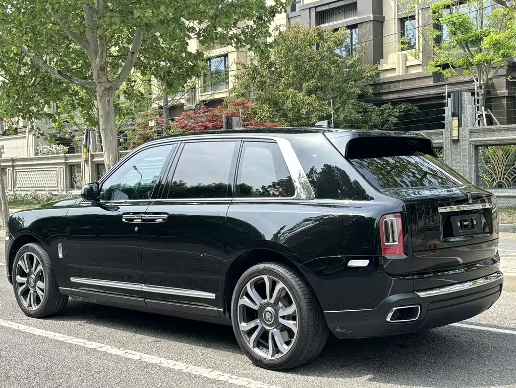Rolls-Royce Cullinan 2024 мест