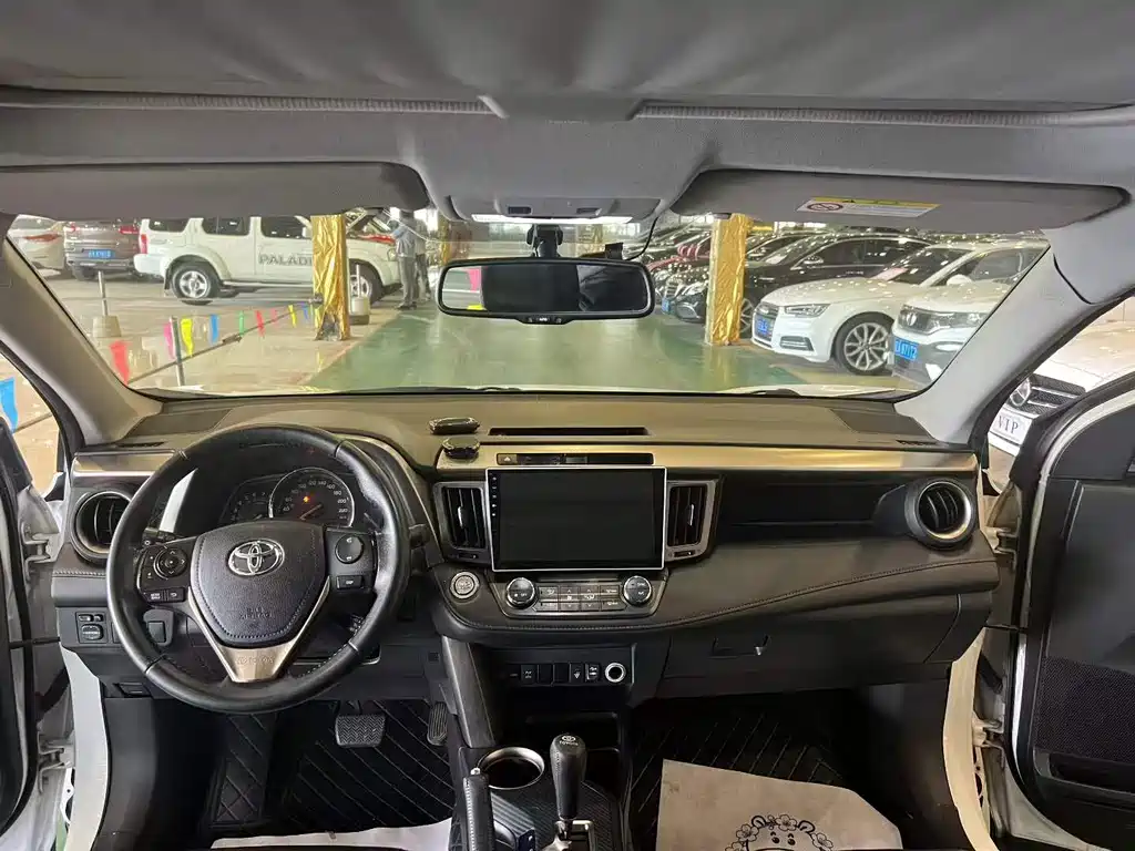 Toyota RAV4 — миниатюра 6