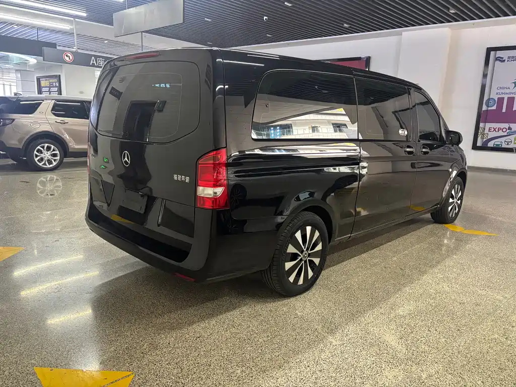 Mercedes-Benz Vito 2021 2.0T Elite 9 мест
