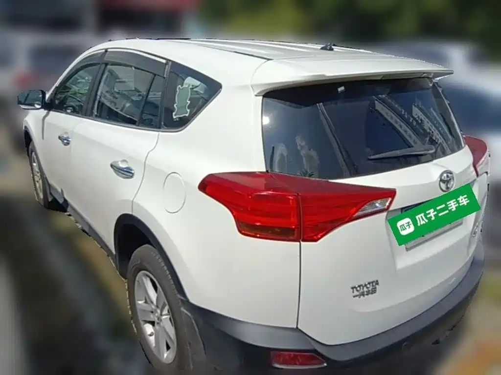 Toyota RAV4 — миниатюра 7