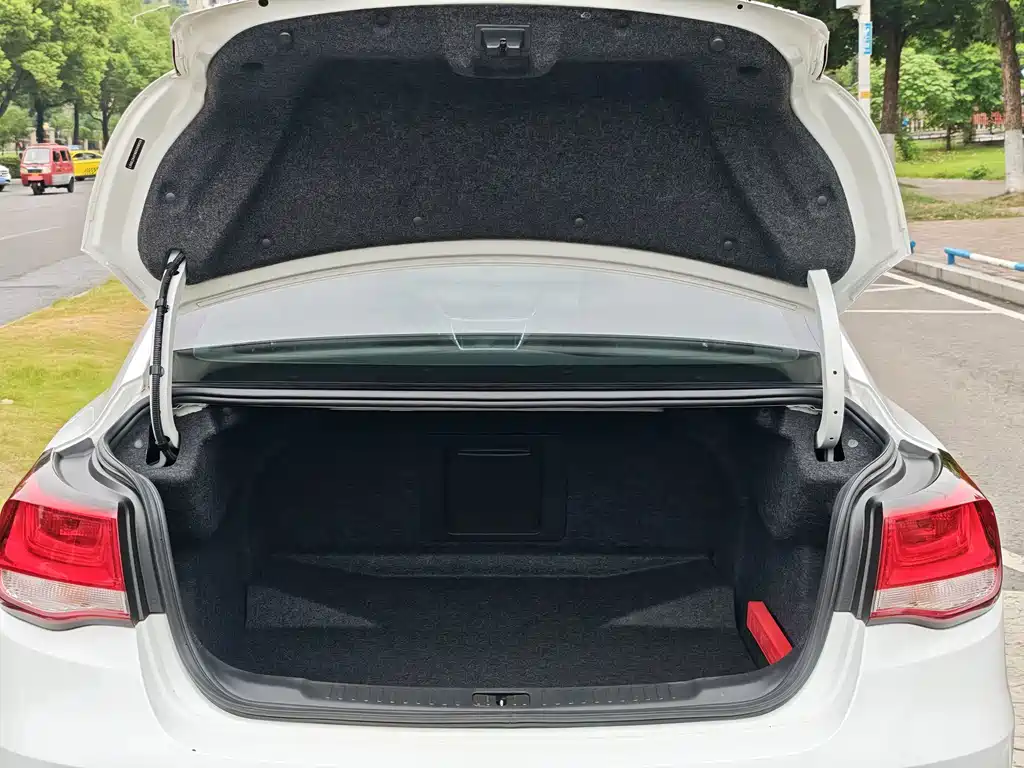 Chevrolet Malibu — миниатюра 13