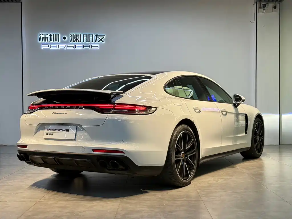 PORSCHE PANAMERA