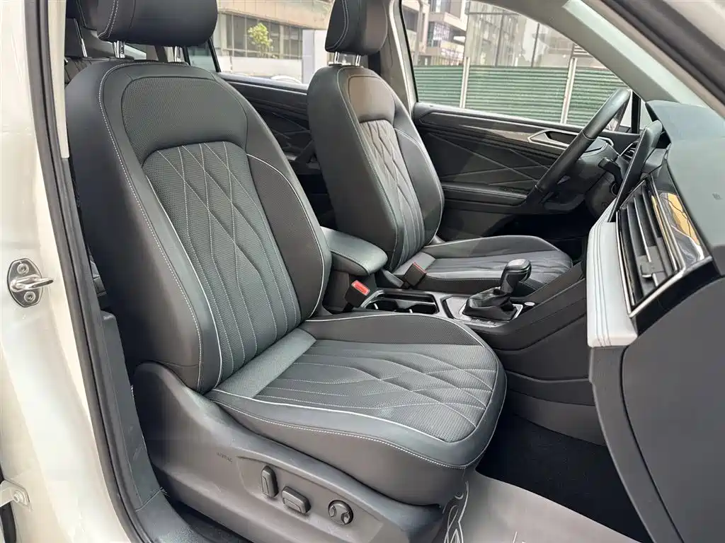 Volkswagen Tiguan L L 2024 330TSI AT R-Line