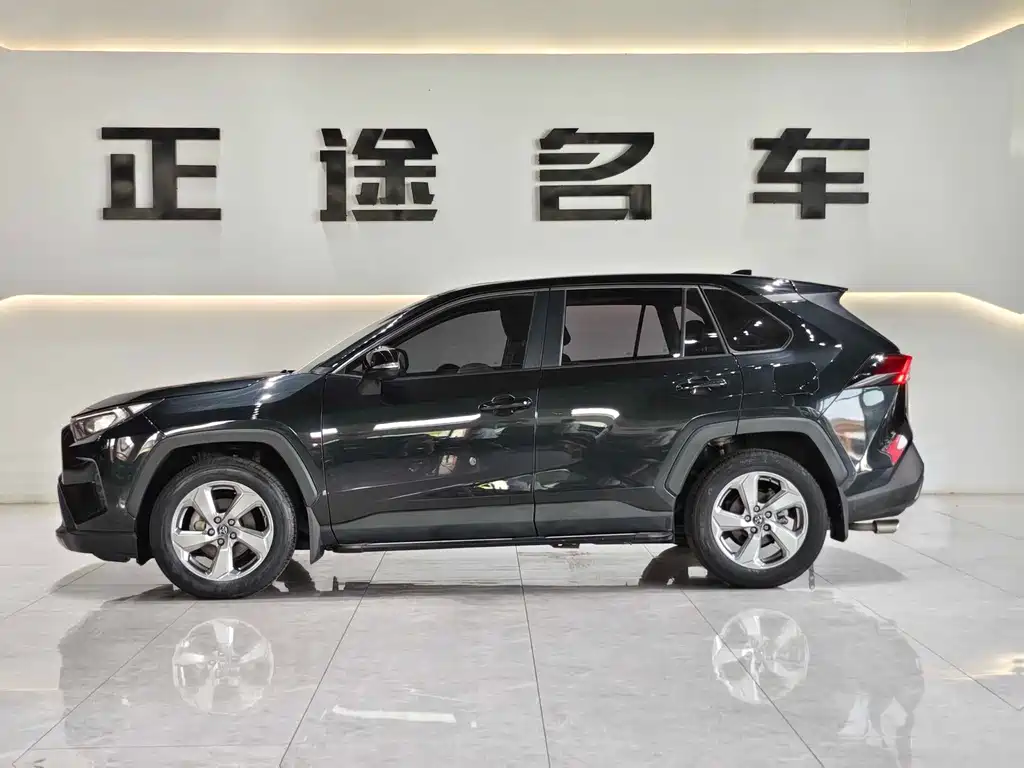 Toyota RAV4 — миниатюра 3