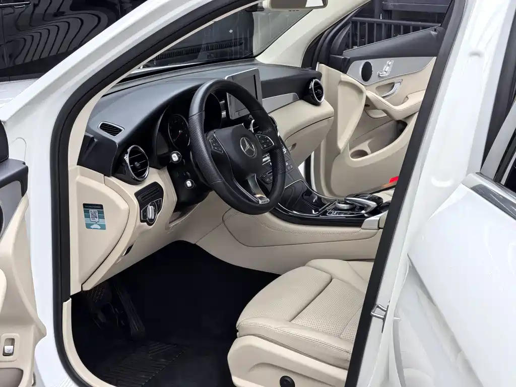 Mercedes-Benz GLC 2018 GLC 300 4MATIC