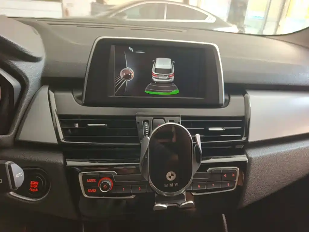 BMW 2 Series Active Tourer — миниатюра 13