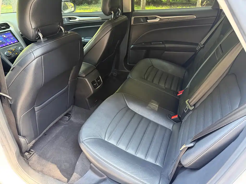 Ford Mondeo — миниатюра 9