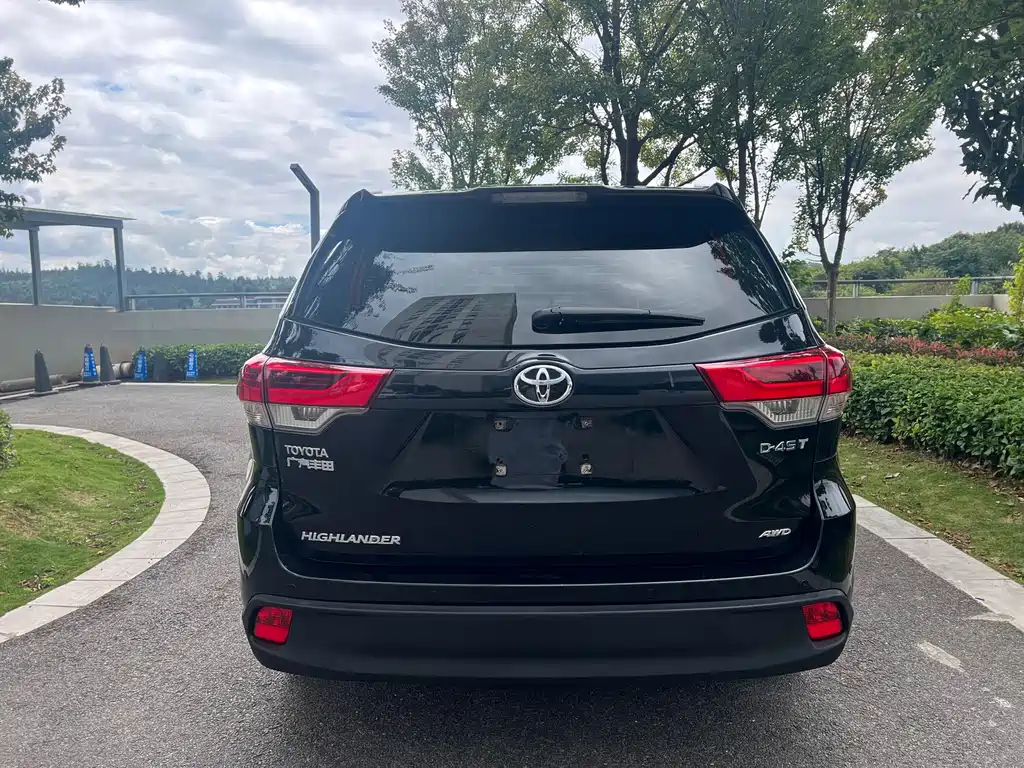 TOYOTA HIGHLANDER