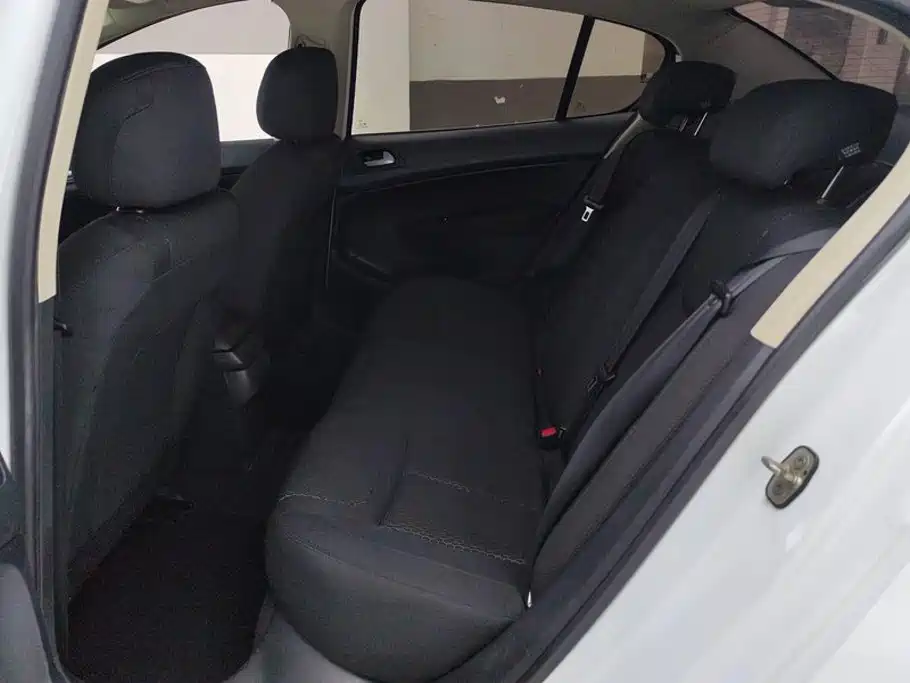 Peugeot 308 — миниатюра 11