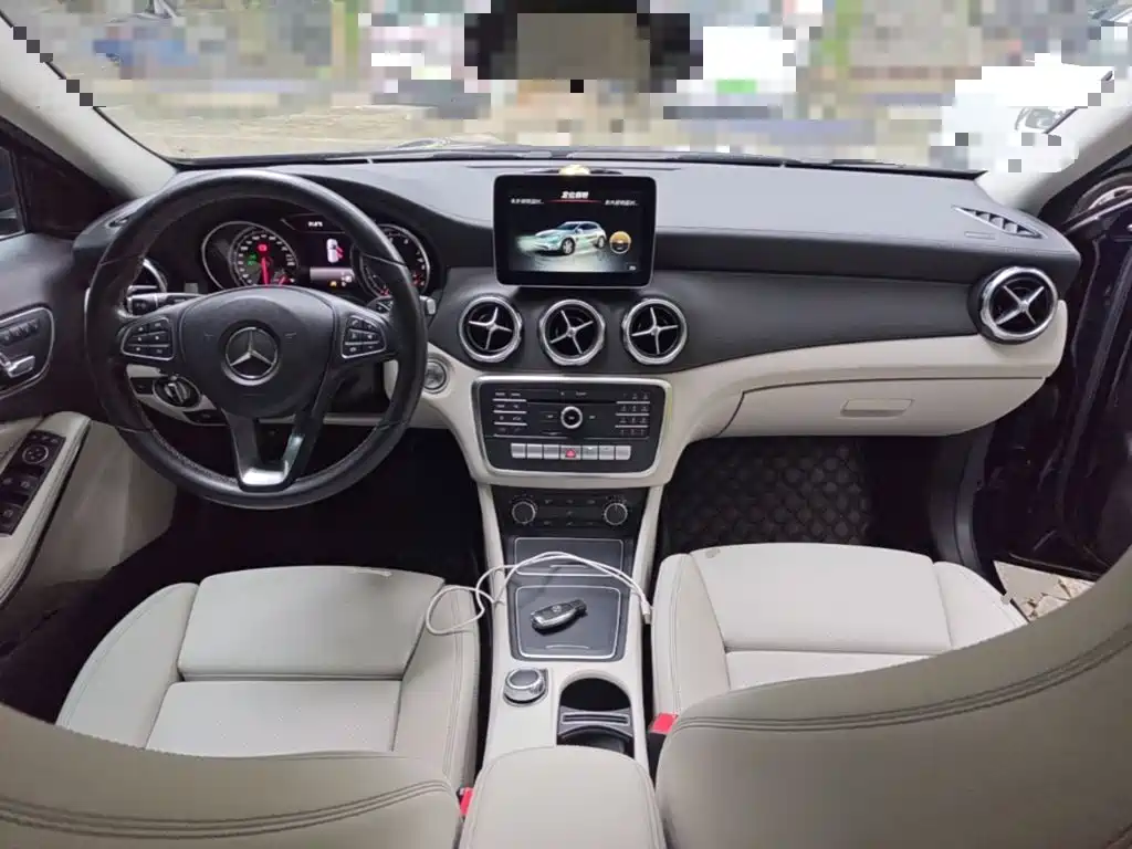 Mercedes-Benz GLA — миниатюра 10