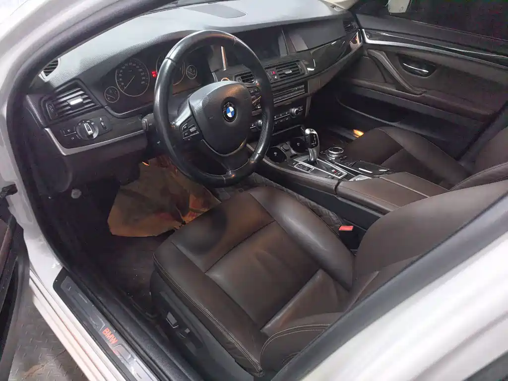BMW 5 Series — миниатюра 4
