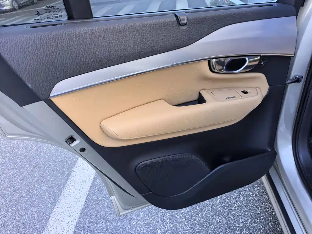 Volvo XC90 — миниатюра 21