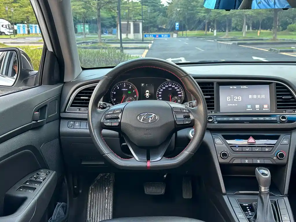 Hyundai Elantra — миниатюра 7
