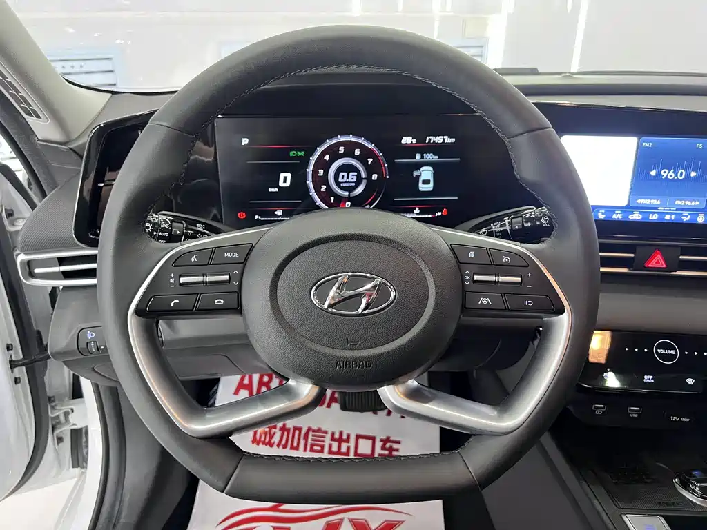 Hyundai Elantra — миниатюра 13
