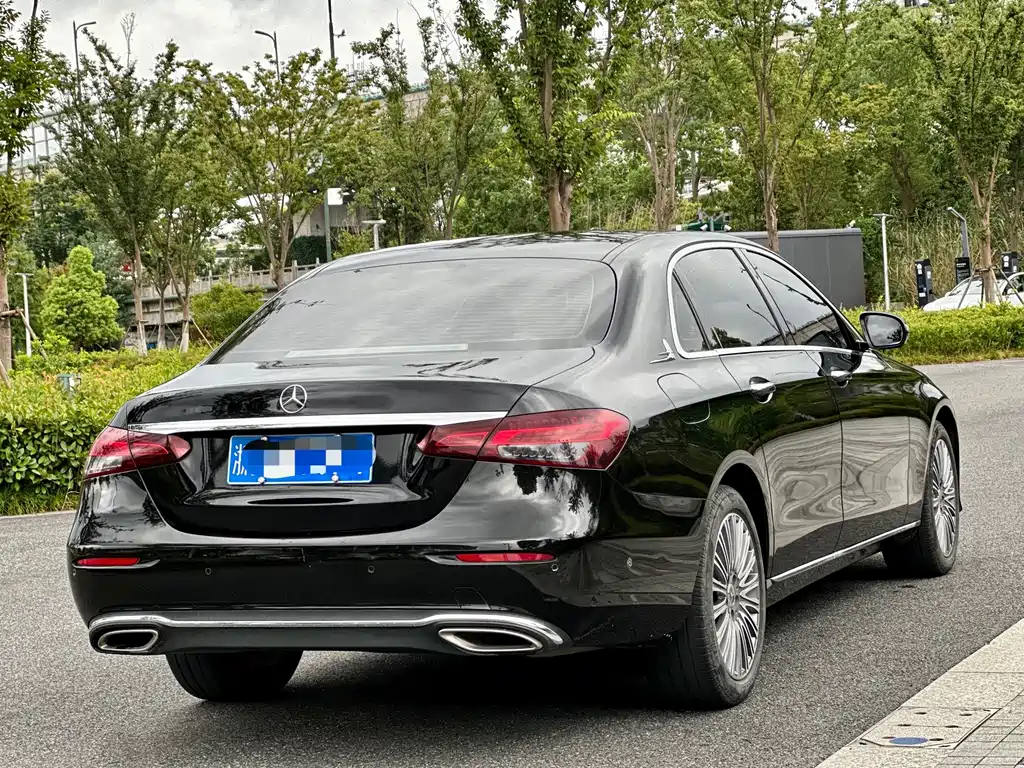 Mercedes-Benz E-Class — миниатюра 6
