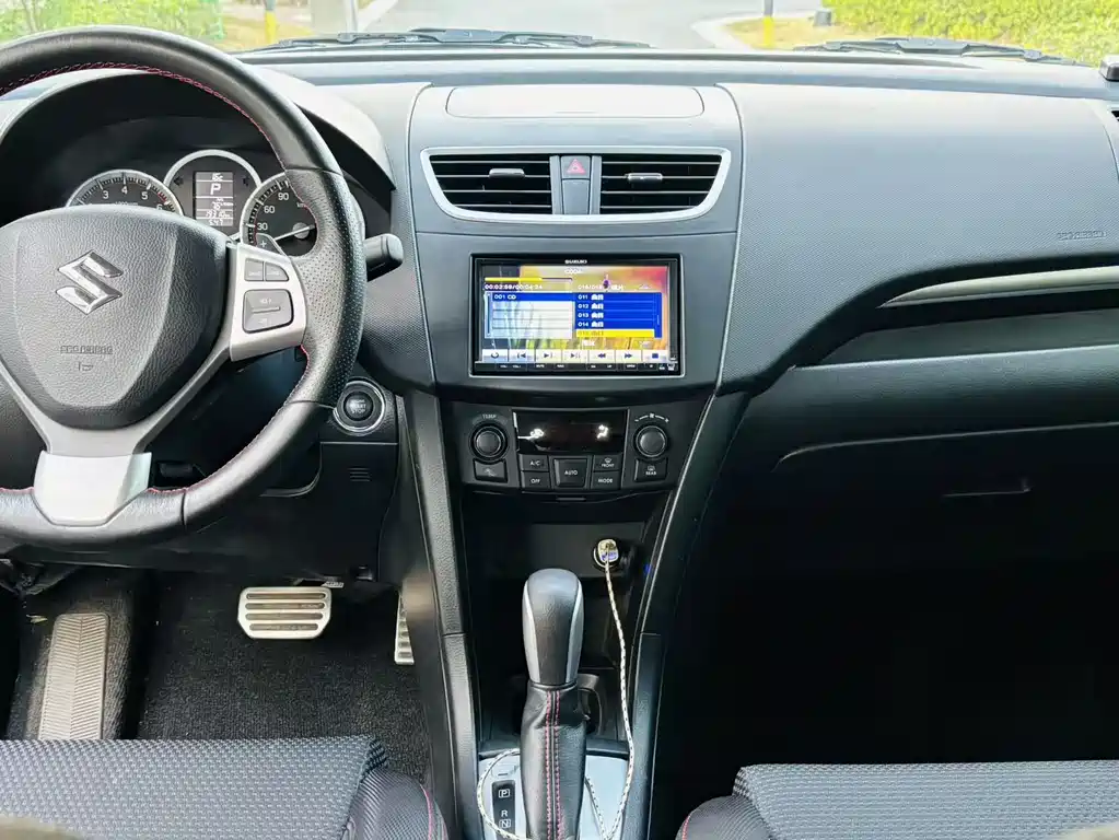 Suzuki Swift 1.6L CVT 2WD Luxury Edition, фото 15