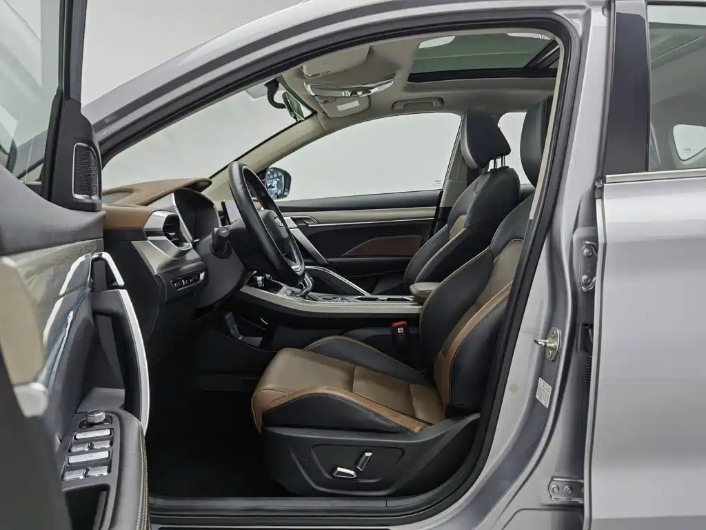 Geely Binyue — миниатюра 10
