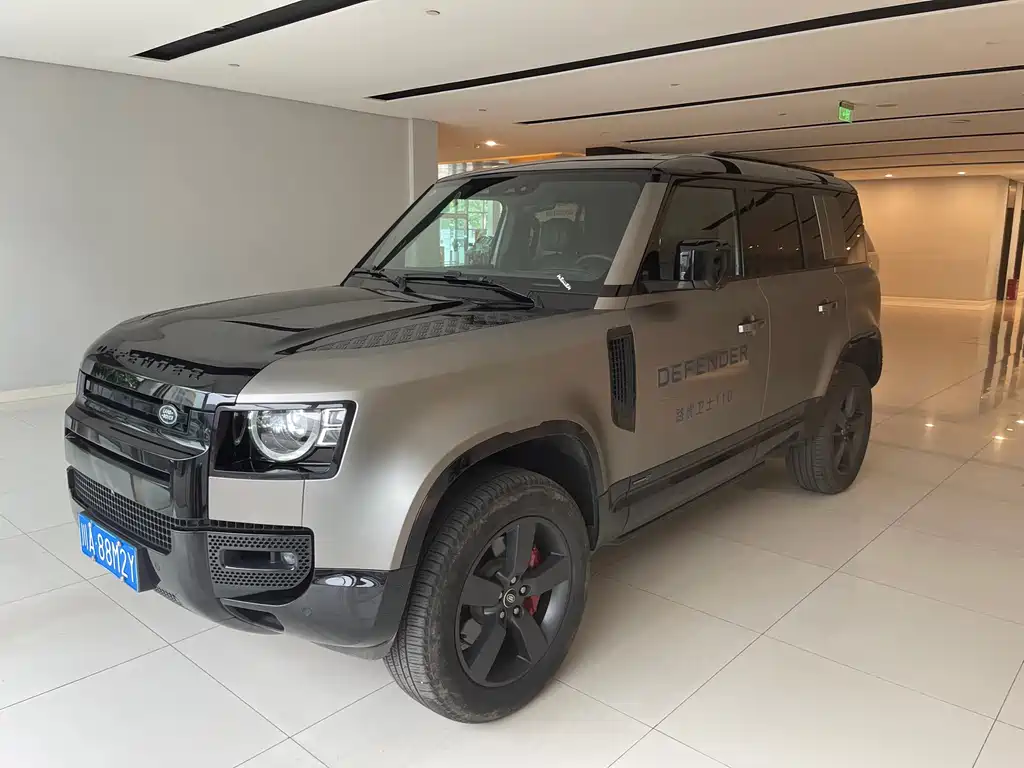 Land Rover Defender 2024